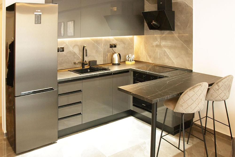 P J Luxury Suites Serres Buitenkant foto